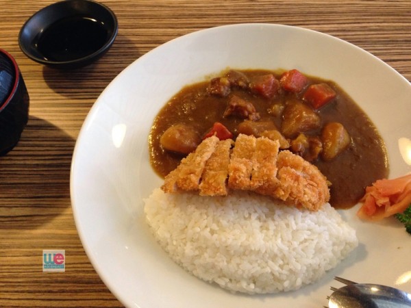 ข้าวหน้าแกงกะหรี่ไก่ทอด