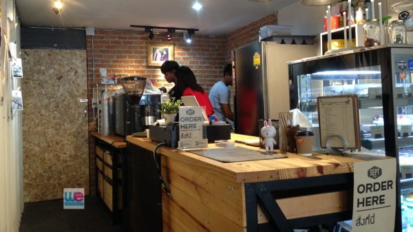 บาร์เครื่องดื่มในร้าน