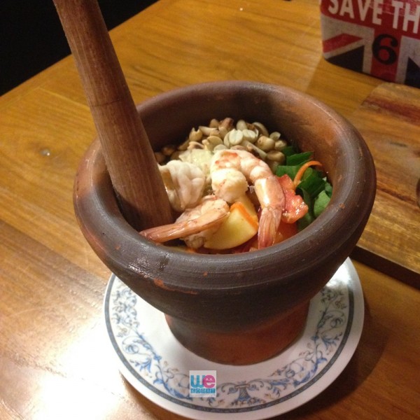ตำยกครก (ส้มตำผลไม้)