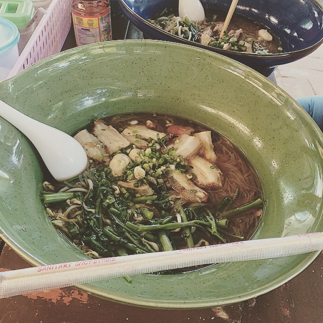 สเต็กจานใหญ่ ร้านลุงเหน่ง (ภาพจาก Instagram )