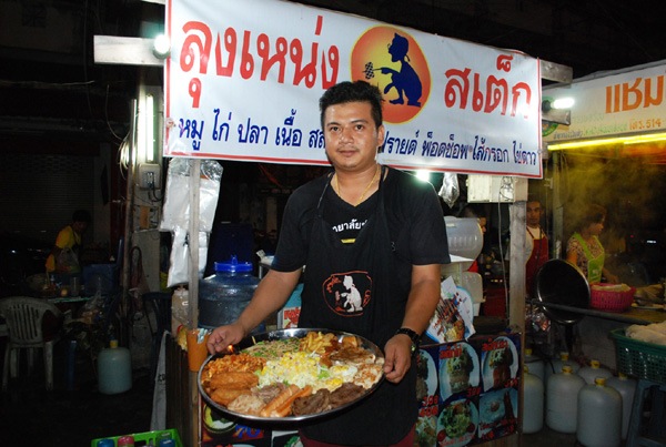 ร้านลุงเหน่ง สเต็ก สามแยกจักราช (ภาพ ผู้จัดการ)