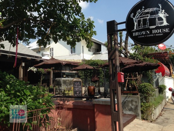 ร้าน Brown House