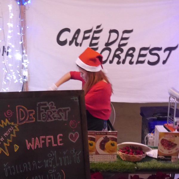 ร้าน Cafe' De Forrest มีเมนูข้าวแกงกะหรี่ไข่ข้นให้ลอง