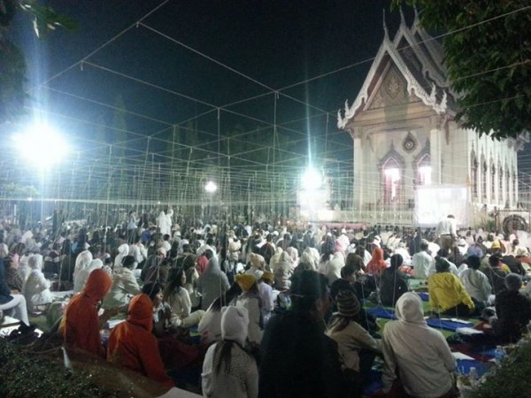 กิจกรรมสวดมนต์ข้ามคืนที่วัดสุทธจินดา เมื่อปีที่แล้ว
