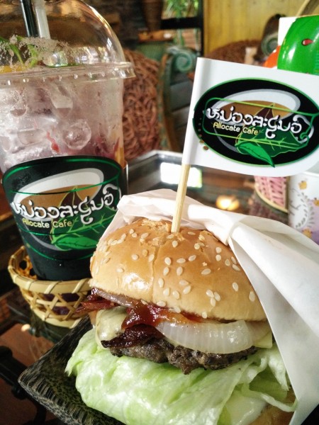 เบอร์เกอร์เนื้อ-หม่องละเมอ