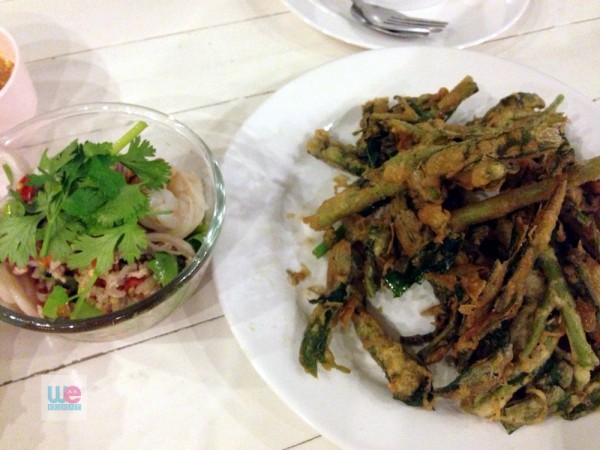 ยำผักบุ้งกรอบ