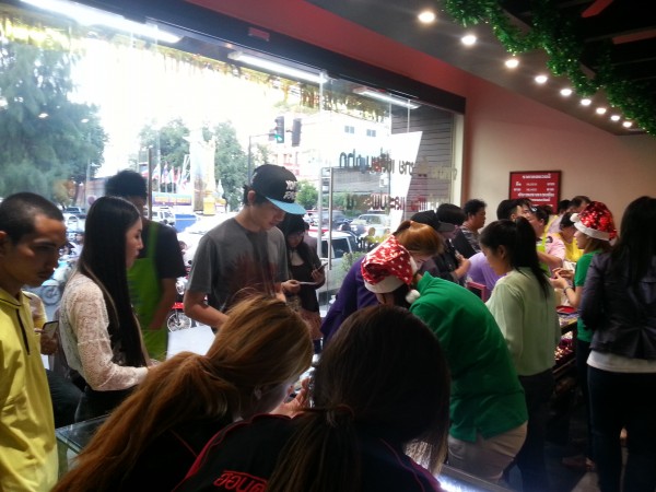 ลูกค้าที่ร้าน Modern Gold มีทุกรุ่น