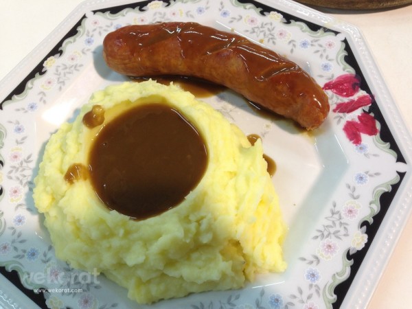 ไส้กรอกย่าง กับมันบด