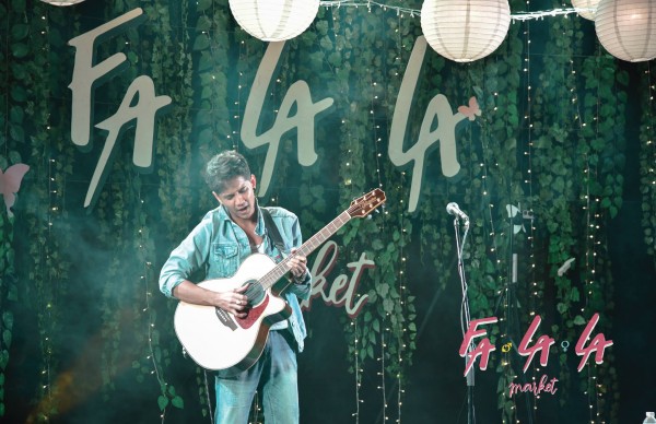โอ ปวีร์ ในงาน Falala Market (ภาพ Facebook Falala)