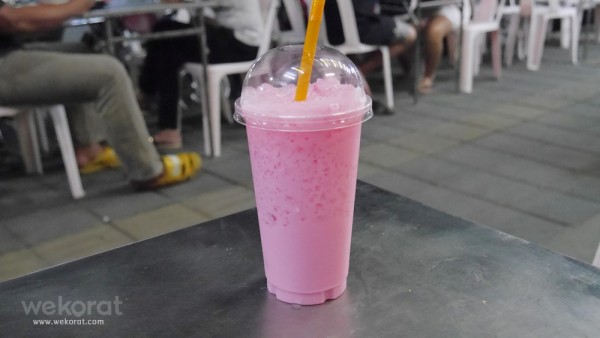 นมชมพูเย็น