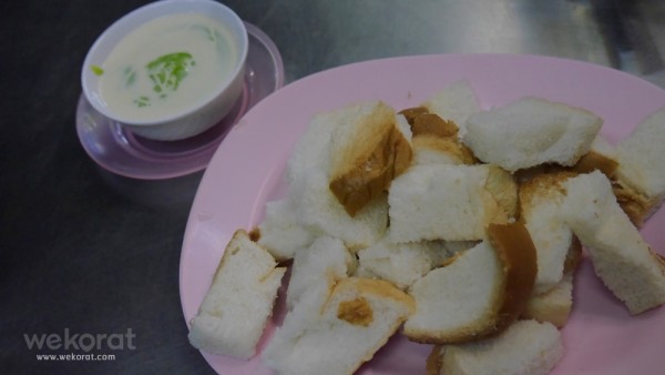 ขนมปังนึ่งสังขยา