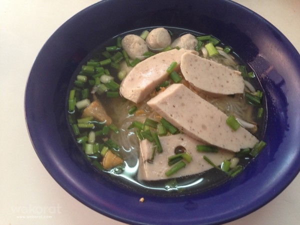 เส้นเล็กน้ำ หมูยอ