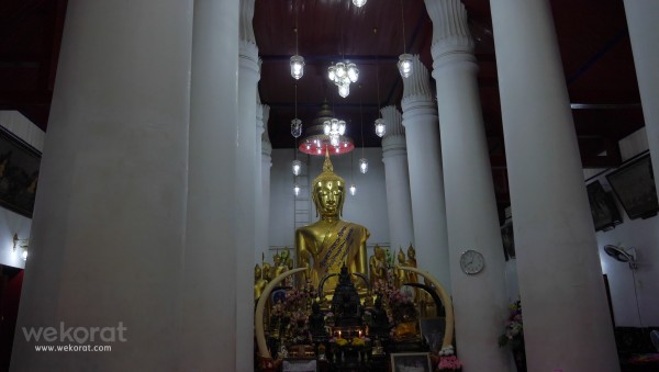 พระใหญ่ในอุโบสถวัดบึง