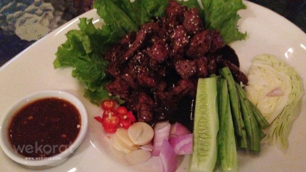 เนื้อสันจิ้มแจ่ว