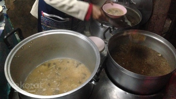 อันนี้มาช่วงหัวค่ำ แต่ข้าวต้มใกล้หมดหม้อแล้ว