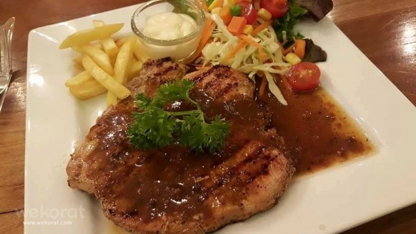 สเต็กหมูบราวน์ซอส