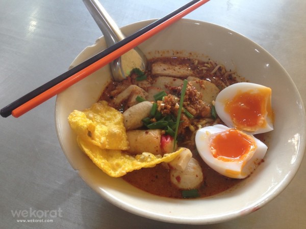 ก๋วยเตี๋ยวต้มยำไข่ลาวา