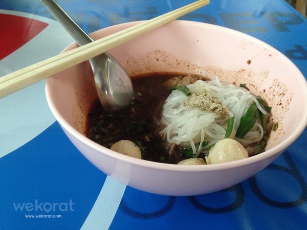 ก๋วยเตี๋ยวเส้นเล็กน้ำตก
