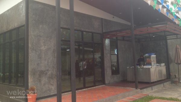 ร้านชูใจใส่เส้น ถนนมุขมนตรี