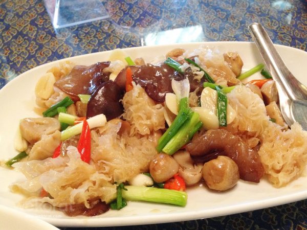 ผัดเห็ดน้ำมันหอย