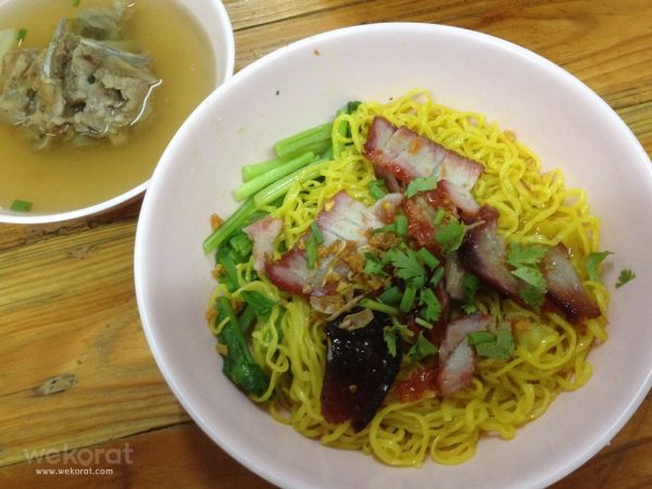 บะหมี่แห้งหมูแดง