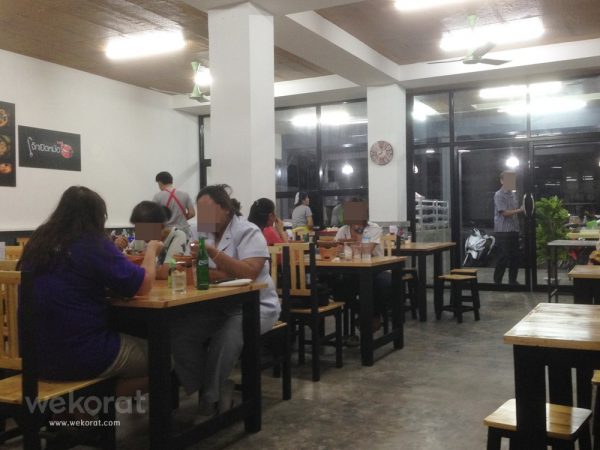บรรยากาศในร้าน โจ๊กเปิดหม้อ สาขาโคราช