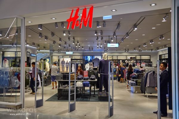 H&M แบรนด์เสื้อจากสวีเดน ชั้น 1 Snow Zone