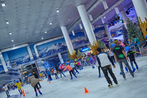 ลานไอซ์สเกต The Rink