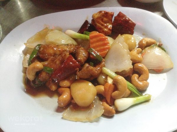 ไก่ผัดเม็ดมะม่วง