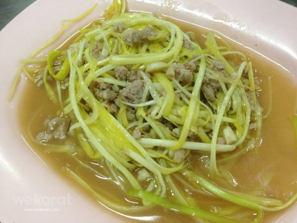 กุยช่ายขาวผัดเต้าหู้หมูสับ