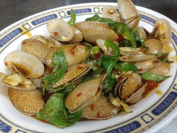 ผัดหอยลายน้ำพริกเผา