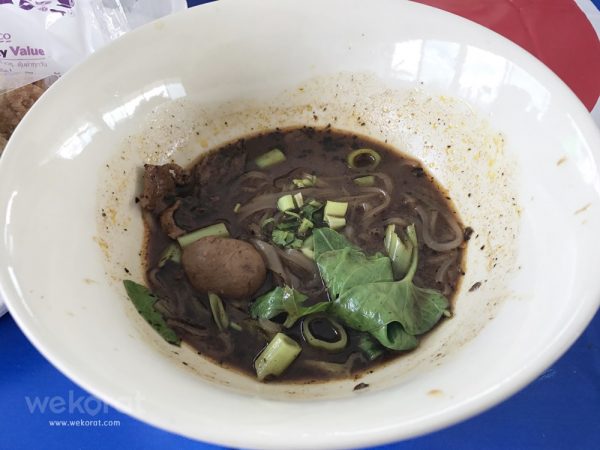 ก๋วยเตี๋ยวเนื้อเส้นเล็กน้ำตก