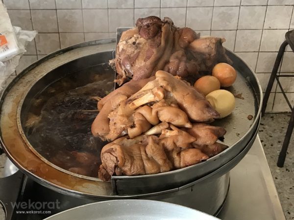 ขาหมู คากิ ก็มีนะ