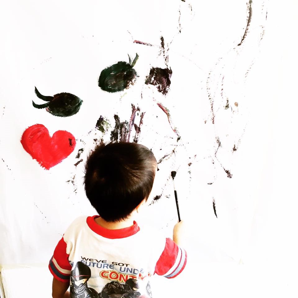 Young artist learning art with the Little Art Connoisseur