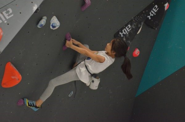 Girl bouldering in Boulder World