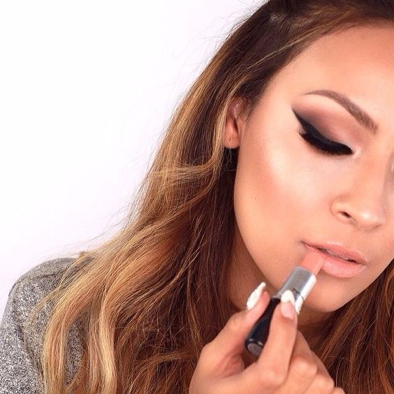 makeuploversunite.com