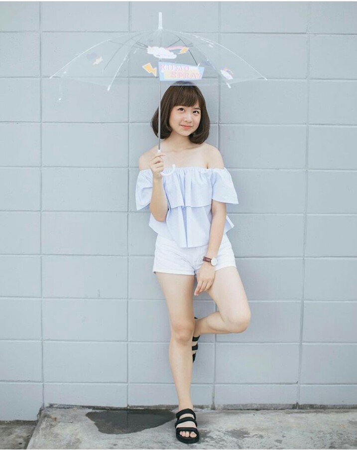 girl with flipflop_๑๗๐๕๒๒_0001