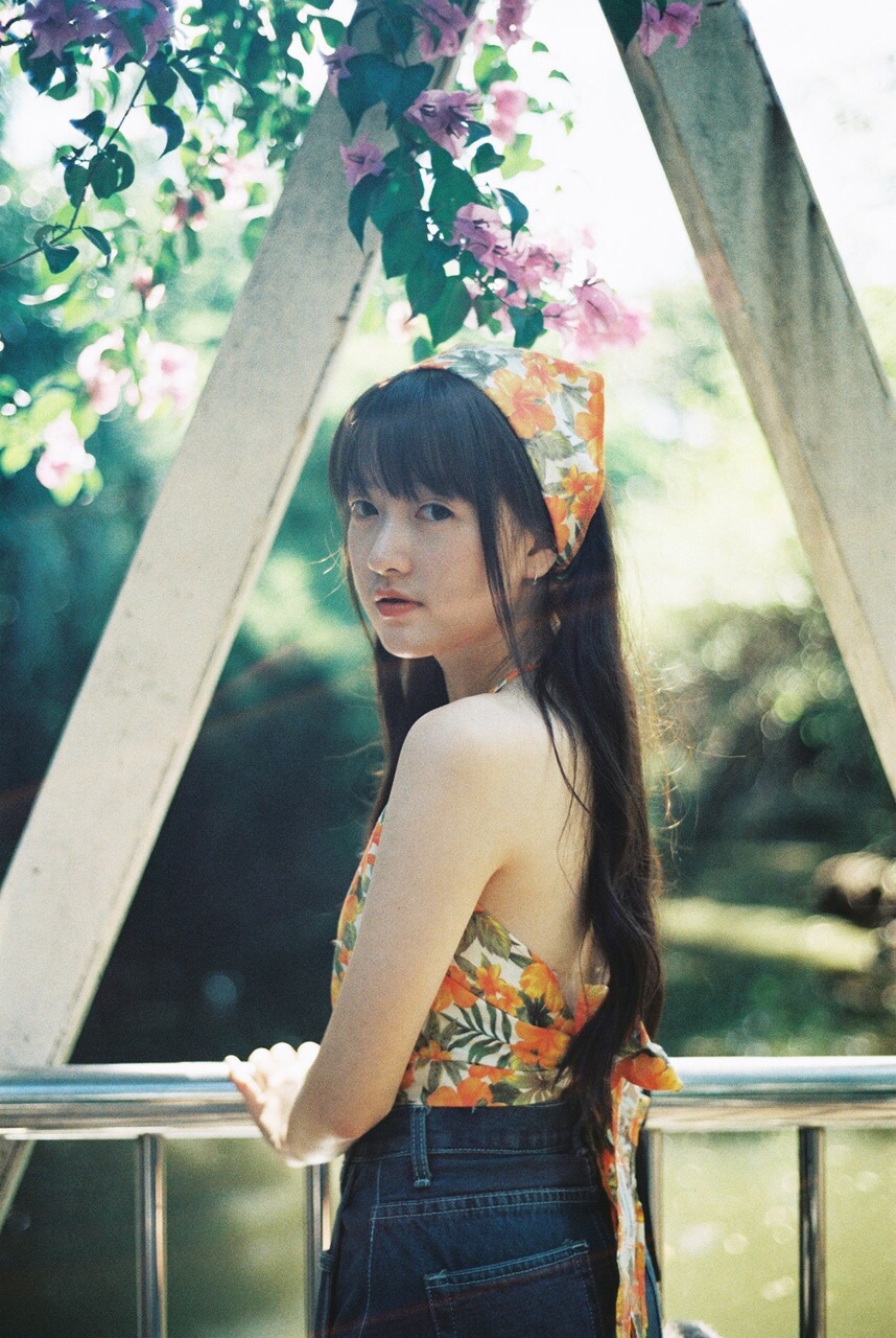 เสื้อสายเดี่ยวลายดอก