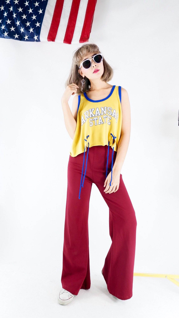 เสื้อกล้ามคล้องเชือก - 350 THB