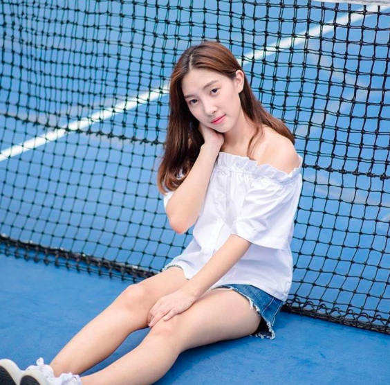 เสื้อปาดไหล่ - 450 THB
