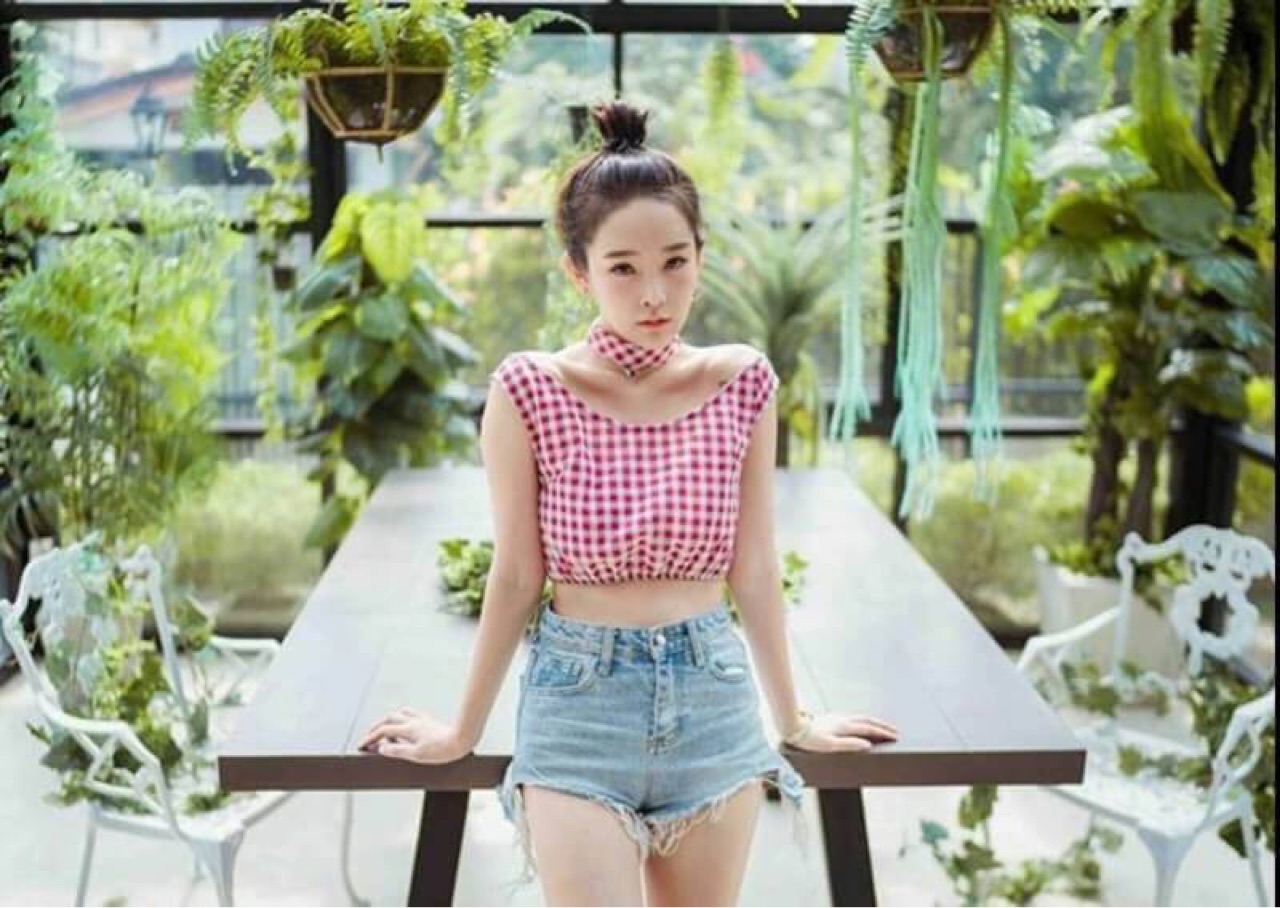 เสื้อครอป + ผ้าผูกผม : 280 THB