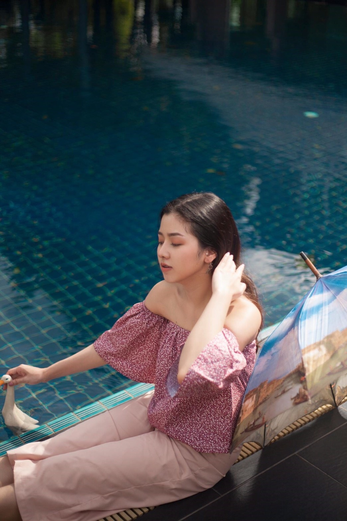 เสื้อปาดไหล่ Off shoulder : 380 THB