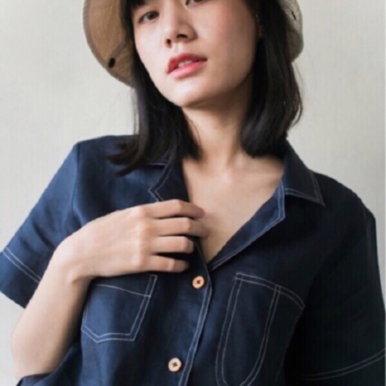 New fork linen shirt : 990 THB
