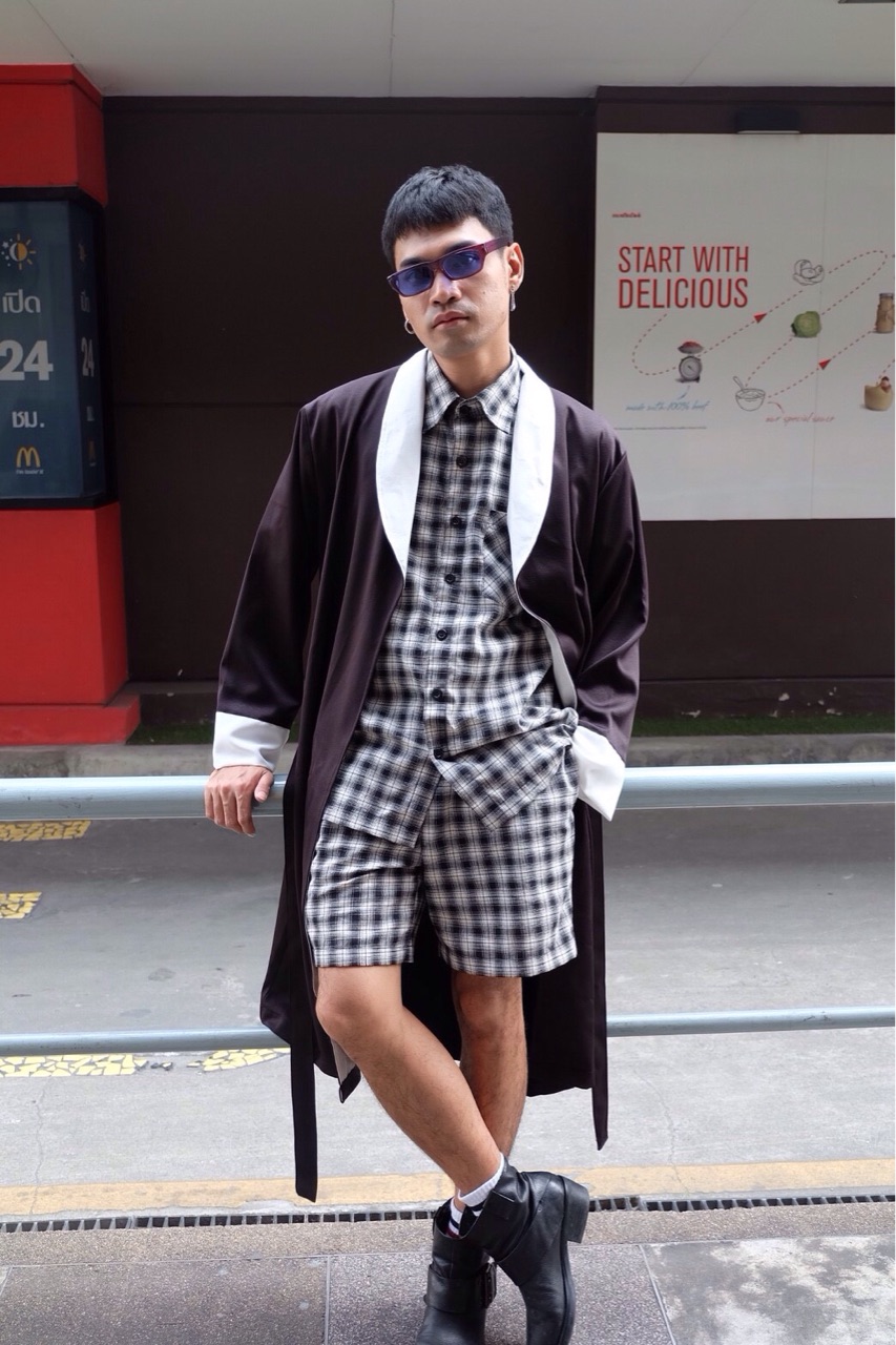 Black & White Robe : 1,290 THB