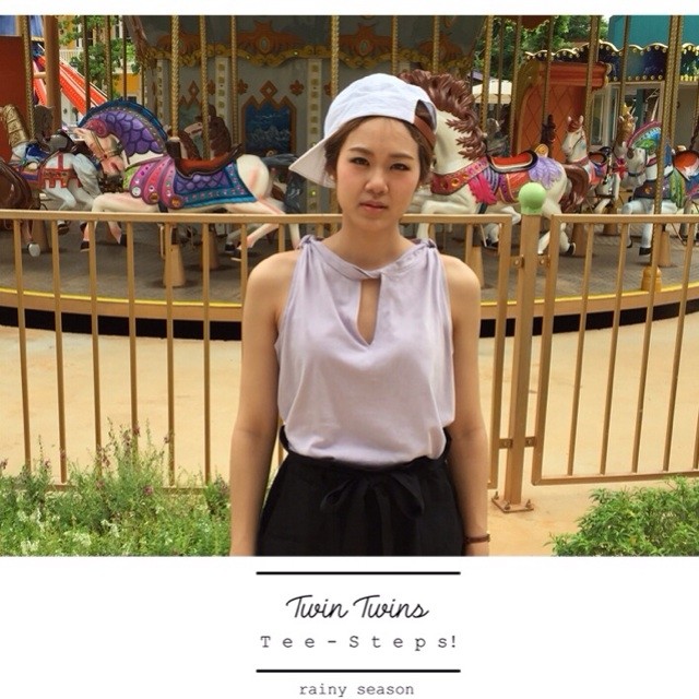 เสื้อแขนกุดสีม่วง