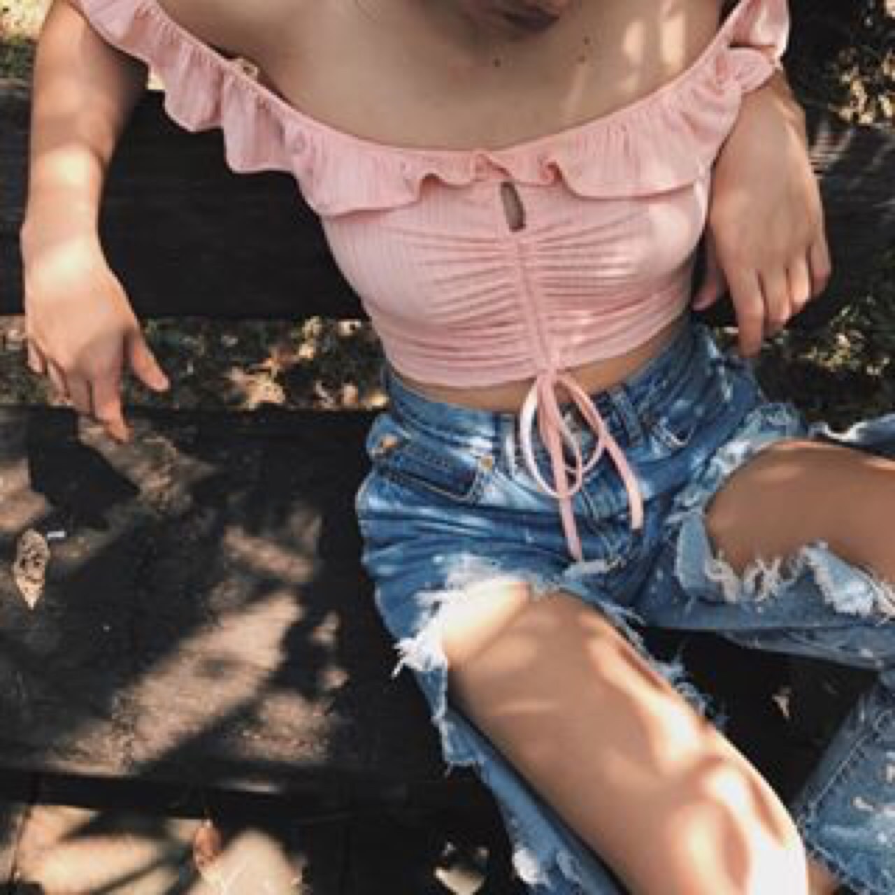 Ruffle crop pink - 472 THB