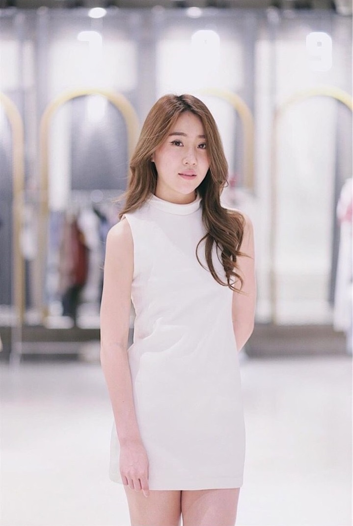 เดรสแขนกุด - Zoey Dress - 890 THB