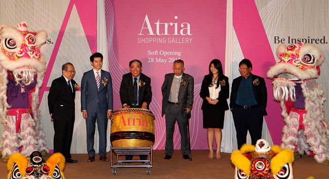 (From left): OSK Property Holdings Bhd non executive director, Foo San Kan; executive director, Ong Ju Xing; CEO, Tan Sri Ong Leong Huat; non executive chairman, Dato Nik Mohamed Din;  non executive director, Cheryl Ong and Dr Ngo Get Ping at the Atria Shopping Gallery's soft opening (Photo by Patrick Goh)