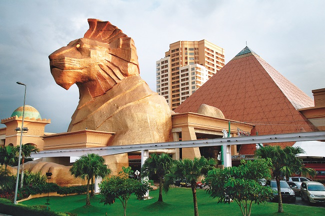 Filepic of the Sunway Pyramid shopping mall in Petaling Jaya. Sunway REIT’s earnings are mainly contributed by Sunway Pyramid and Sunway Carnival. (theedgeproperty.com)