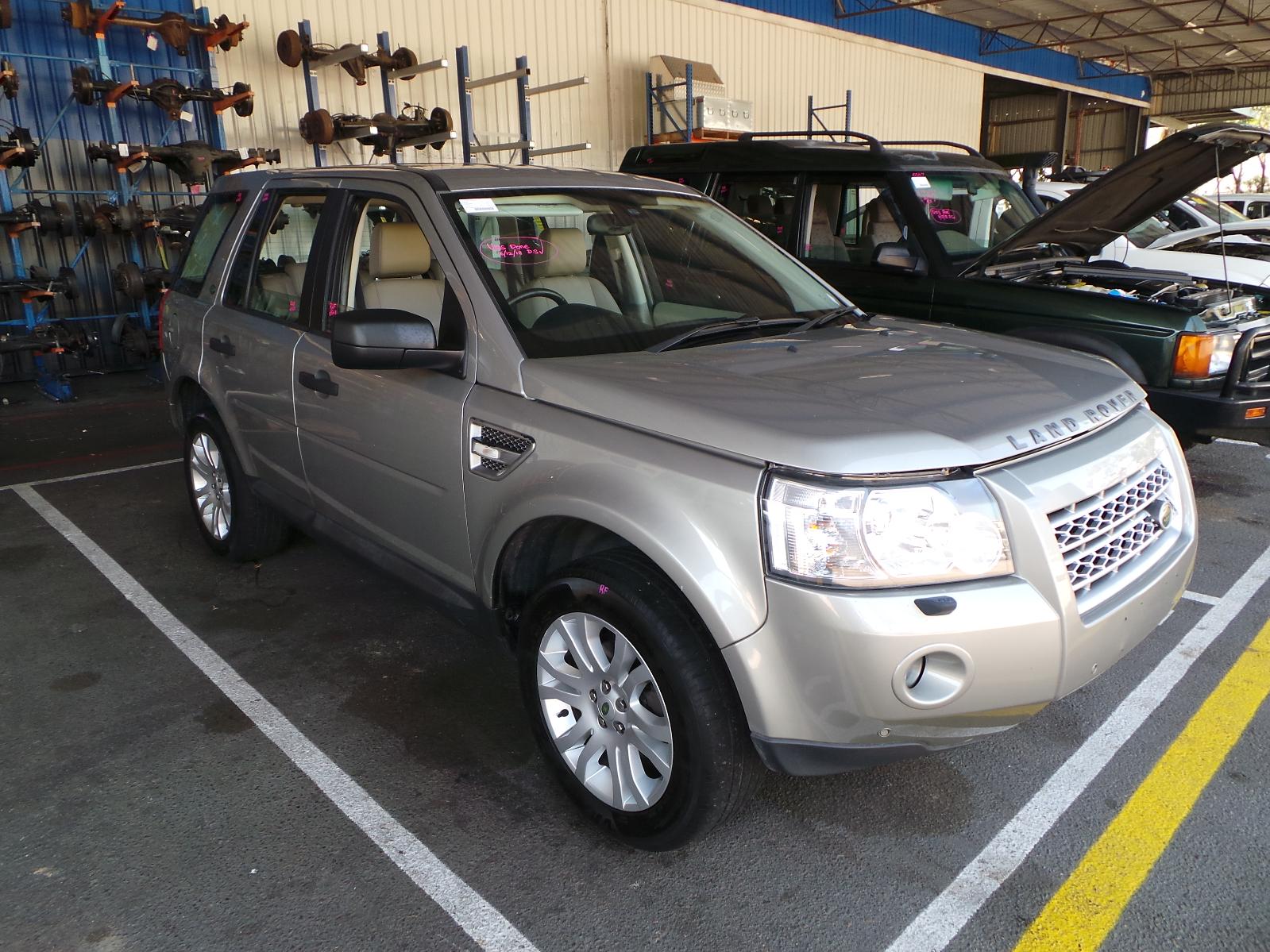 2009 Land Rover Freelander Wiper Linkage View Auto part Wiper Linkage Land Rover Freelander 2009